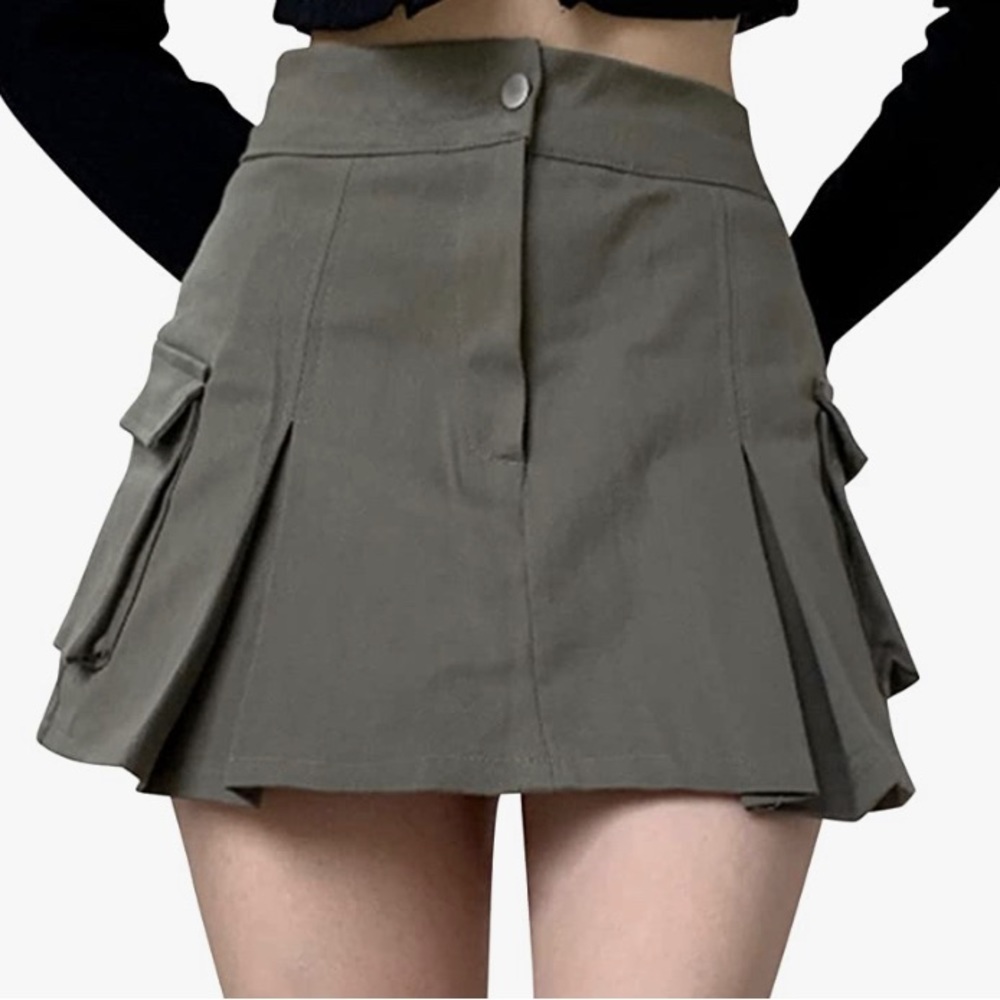 Pleated Y2k cargo mini skirt